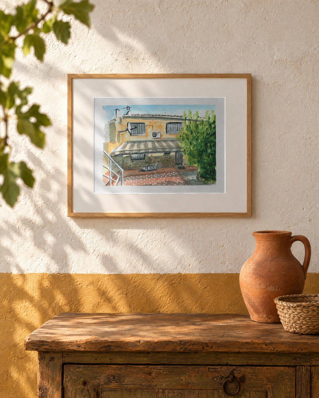 El patio de mi casa, acuarela original enmarcada en roble sobre un aparador de madera